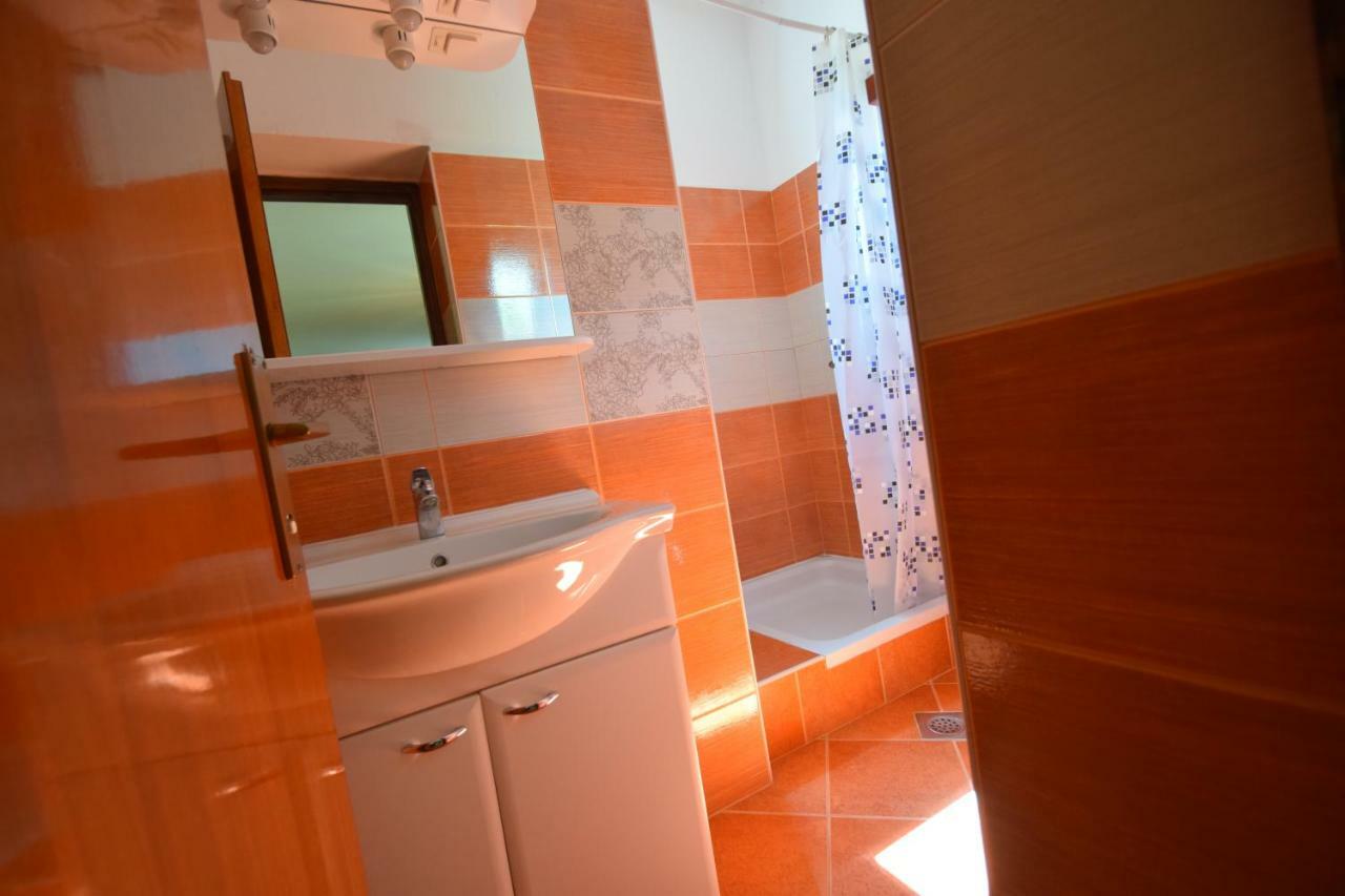Apartments Nina Стариград-Пакленица Екстериор снимка