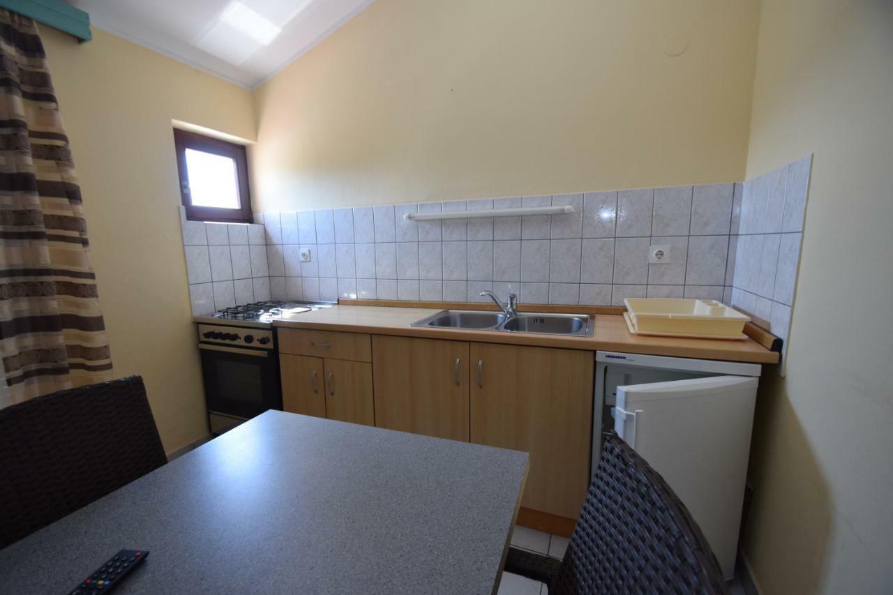 Apartments Nina Стариград-Пакленица Екстериор снимка