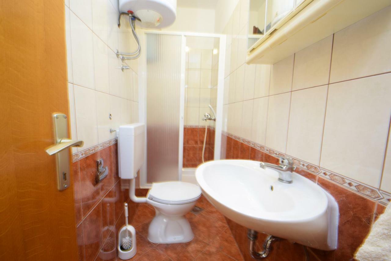 Apartments Nina Стариград-Пакленица Екстериор снимка