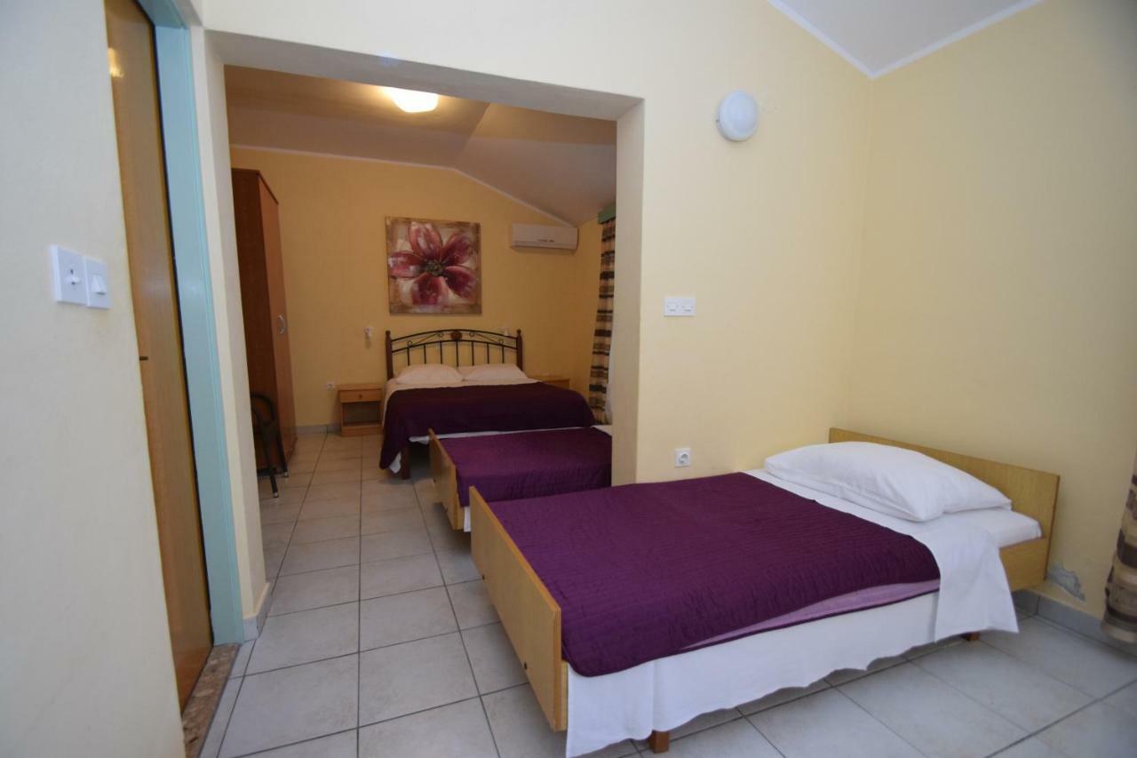Apartments Nina Стариград-Пакленица Екстериор снимка