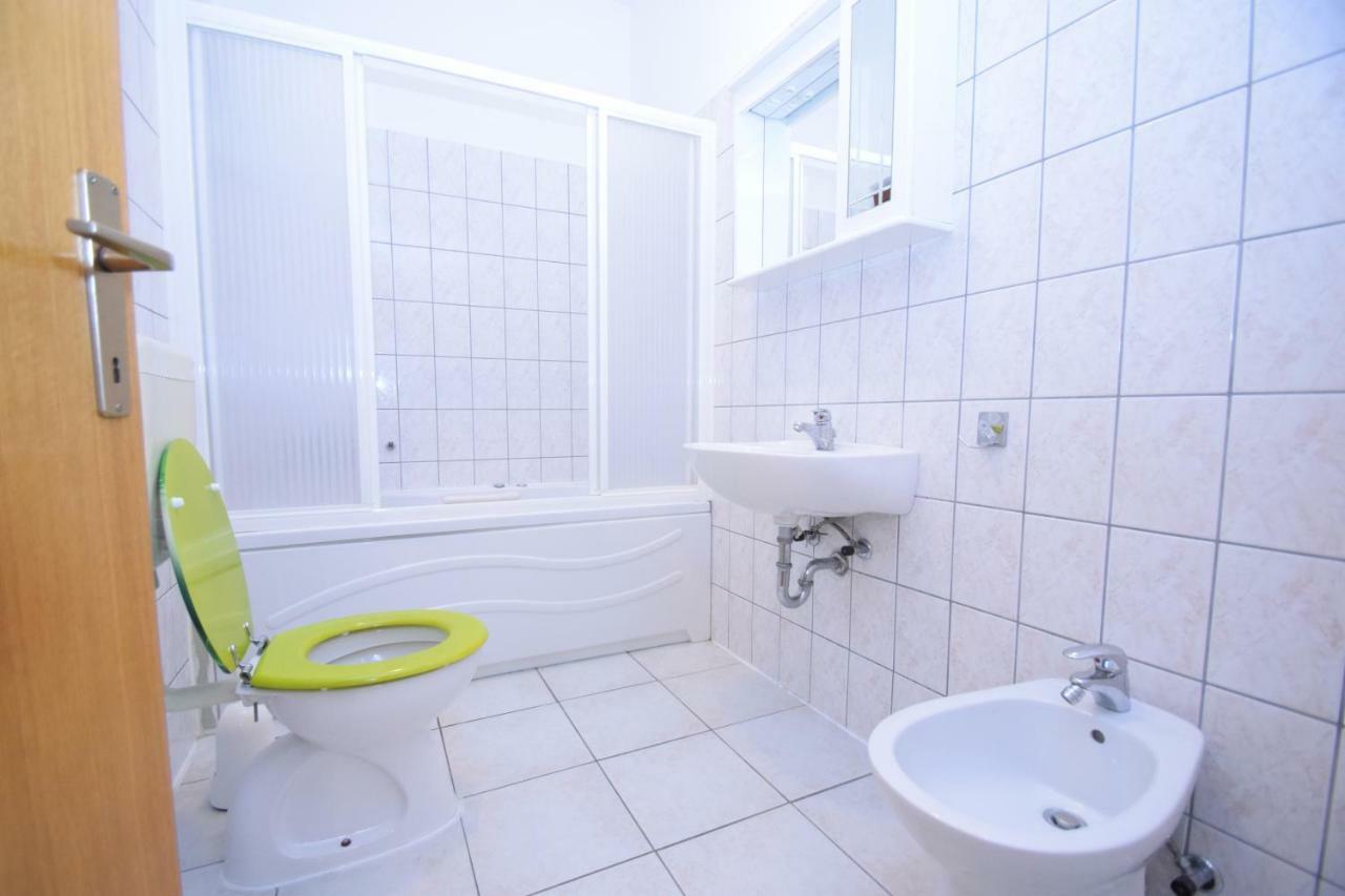 Apartments Nina Стариград-Пакленица Екстериор снимка