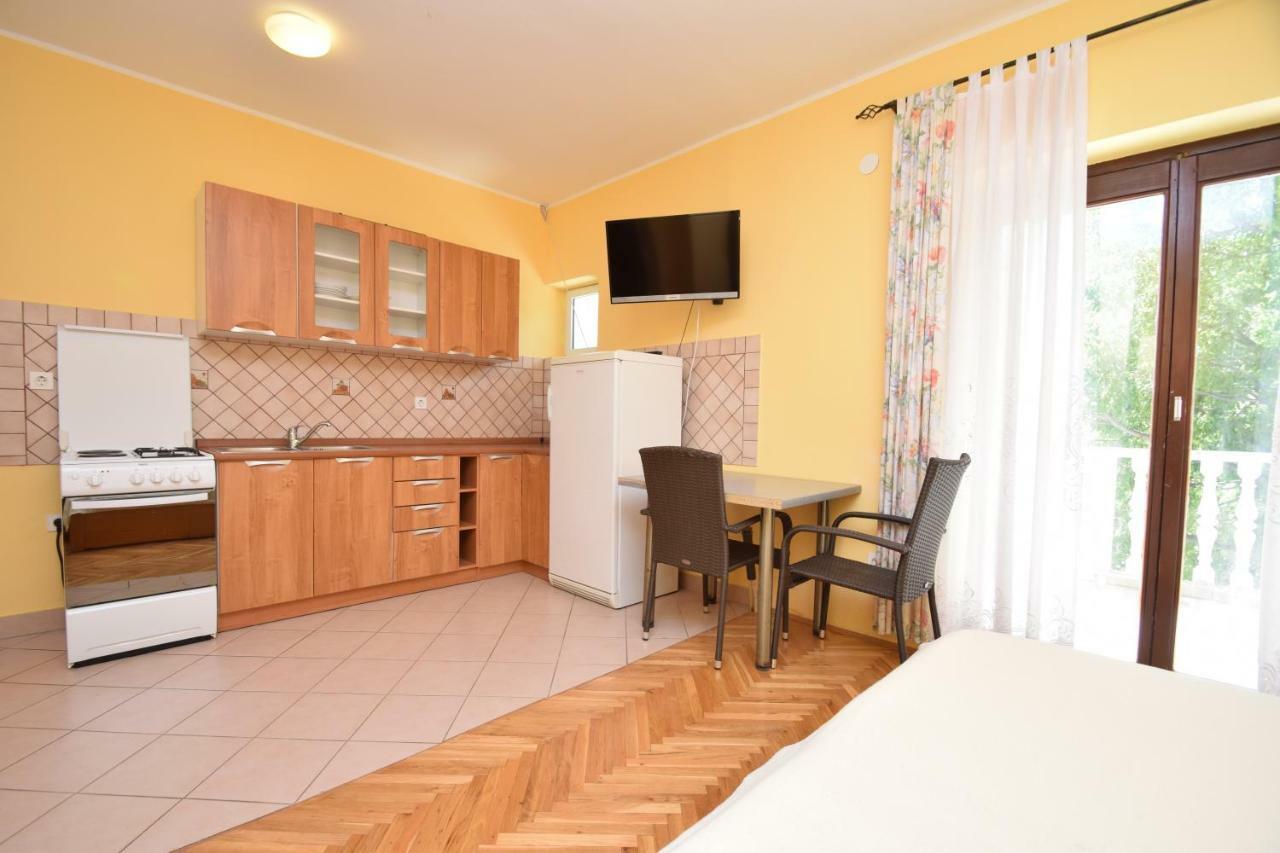 Apartments Nina Стариград-Пакленица Екстериор снимка
