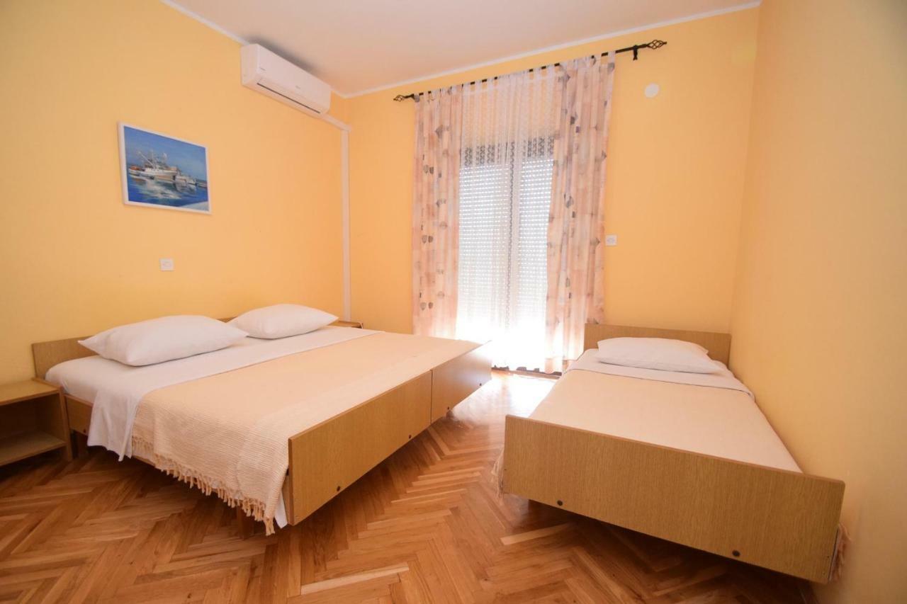 Apartments Nina Стариград-Пакленица Екстериор снимка