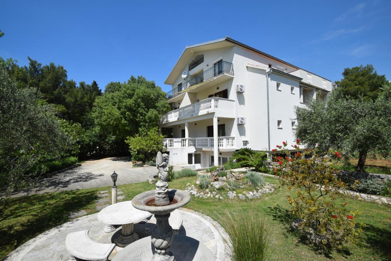 Apartments Nina Стариград-Пакленица Екстериор снимка