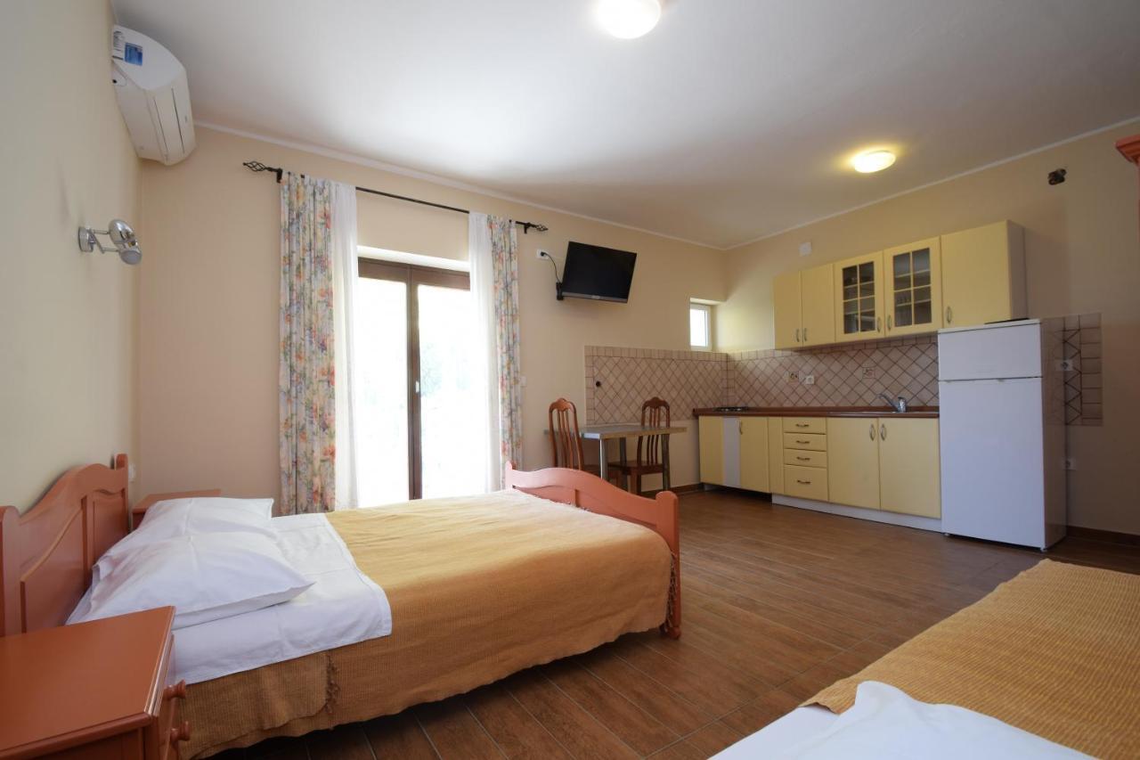 Apartments Nina Стариград-Пакленица Екстериор снимка