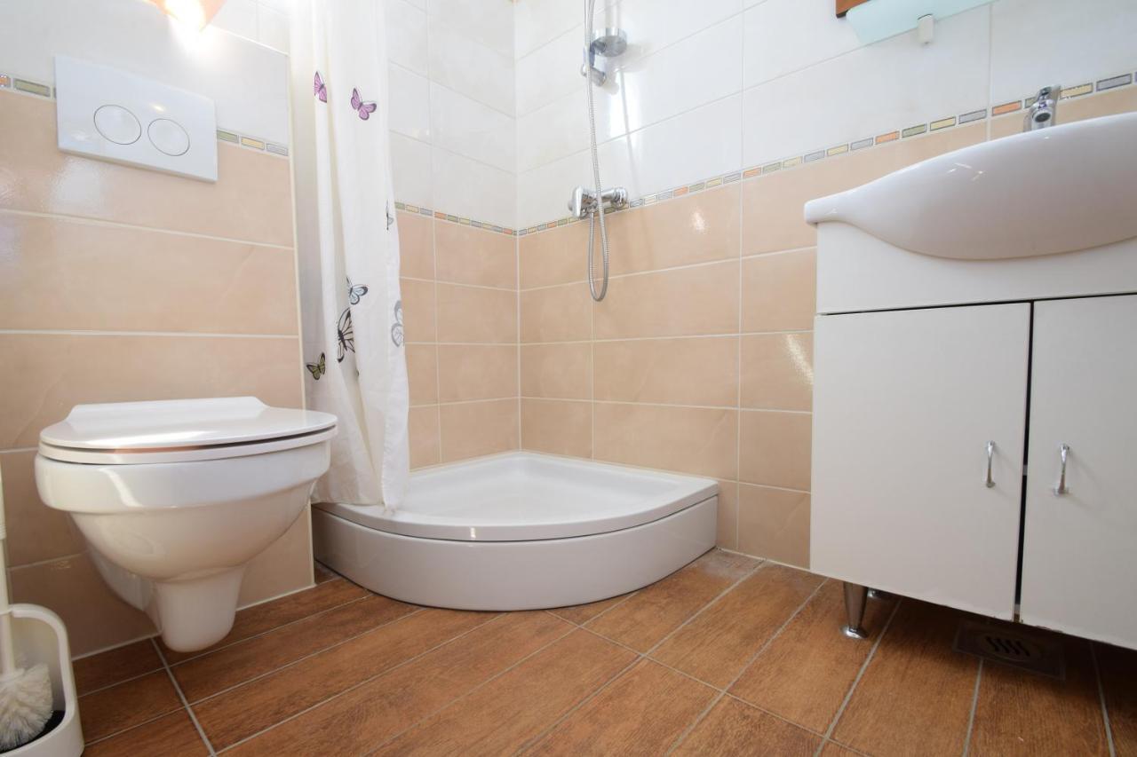 Apartments Nina Стариград-Пакленица Екстериор снимка