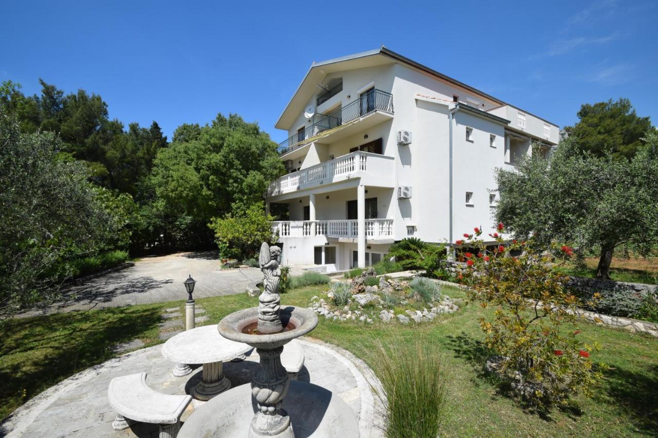 Apartments Nina Стариград-Пакленица Екстериор снимка