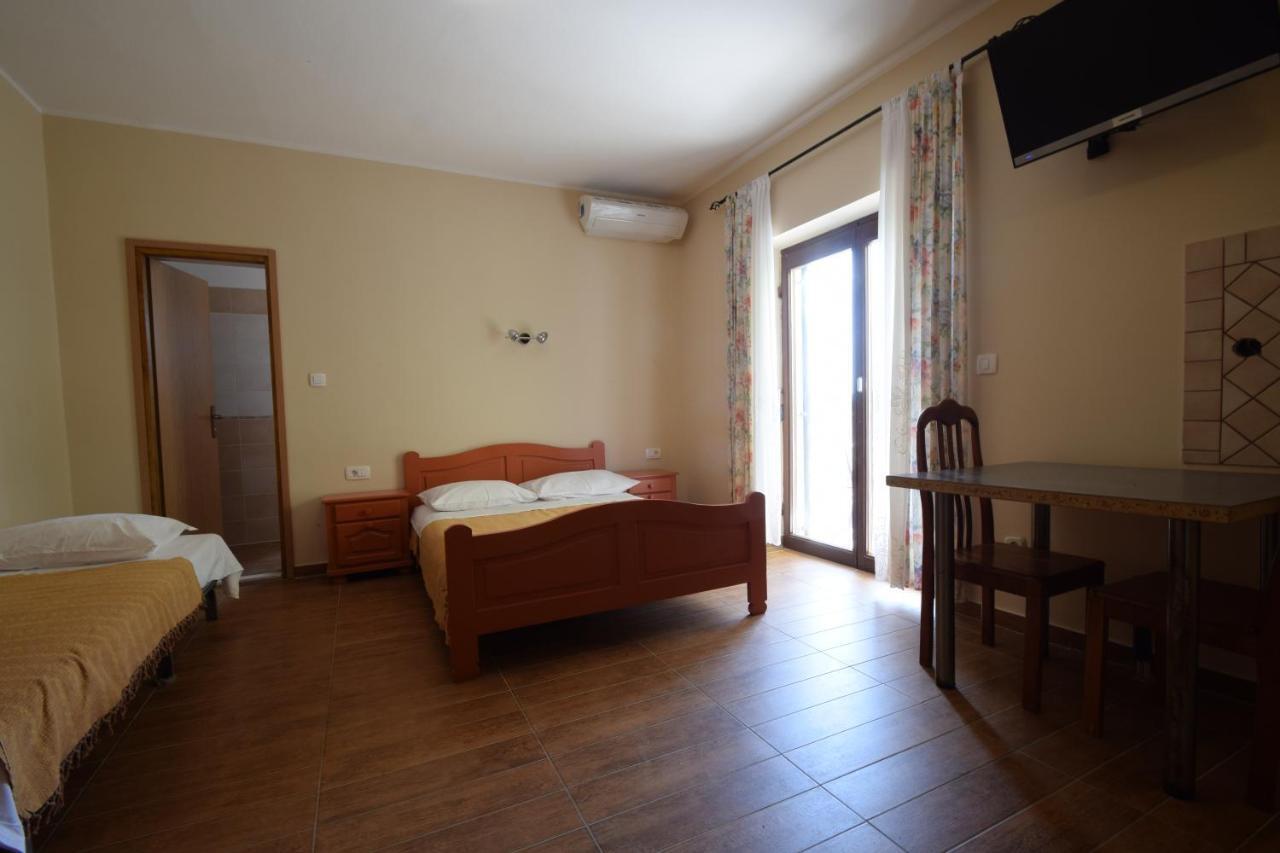Apartments Nina Стариград-Пакленица Екстериор снимка