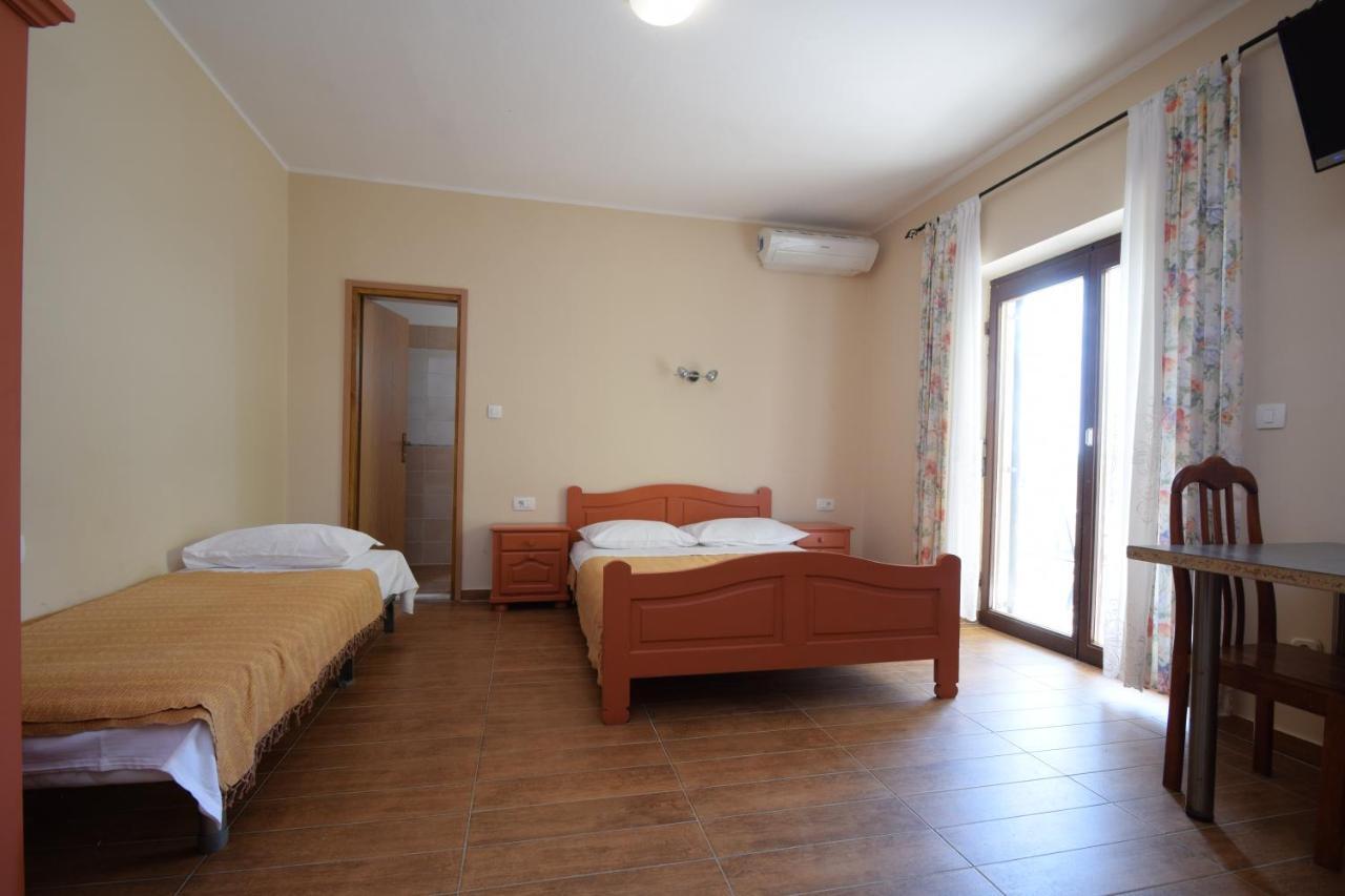 Apartments Nina Стариград-Пакленица Екстериор снимка